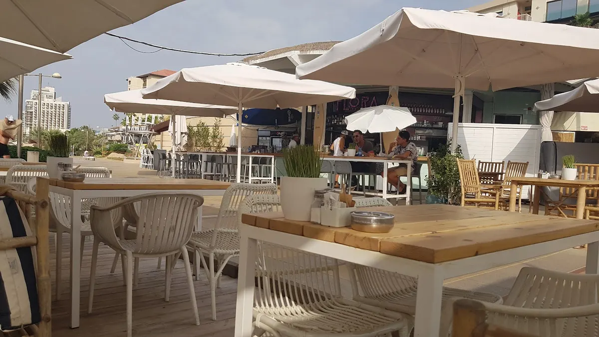 FLORA BEACH BAR