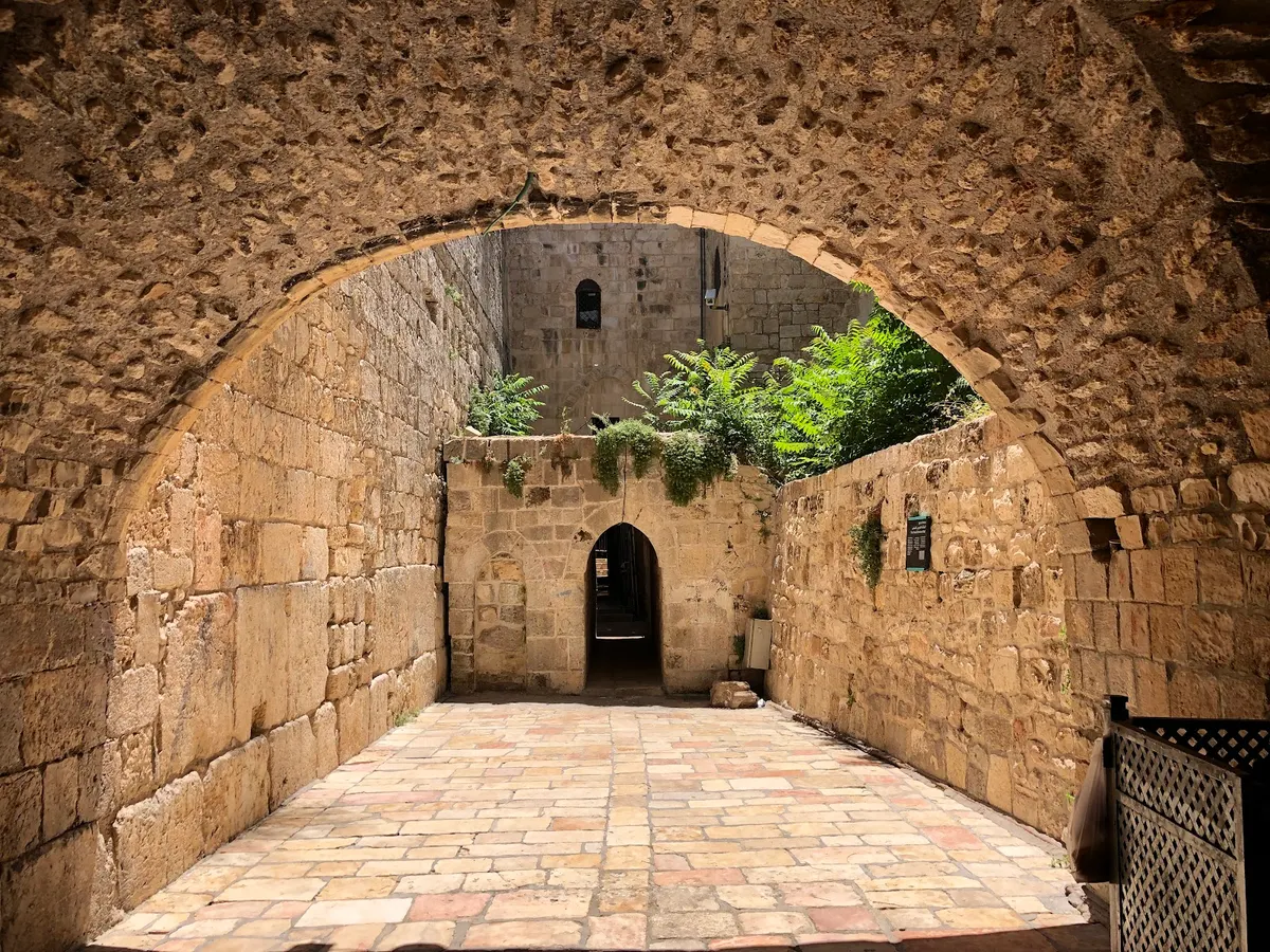 Le Petit Mur et la source de 'Aïn Handak