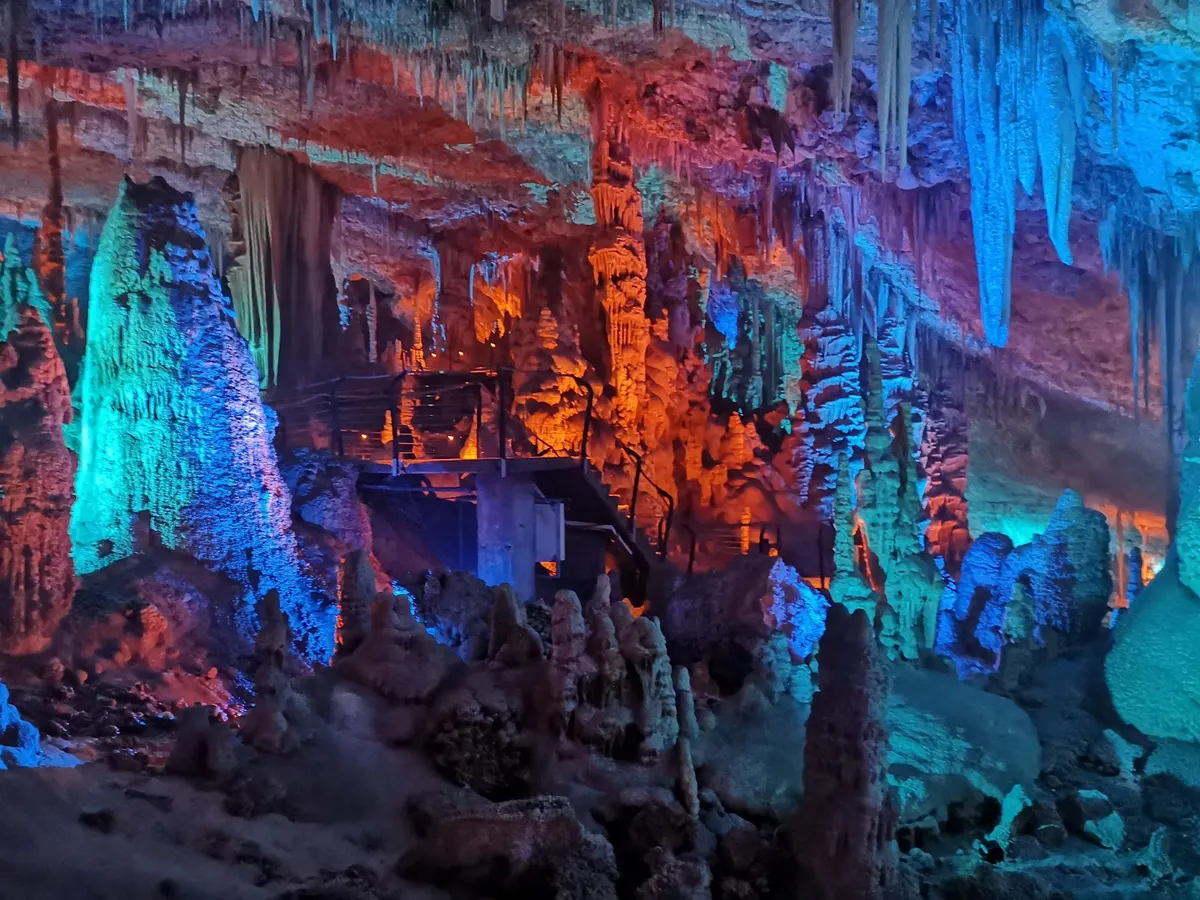 Grotte des stalactites – Grotte de Chorq