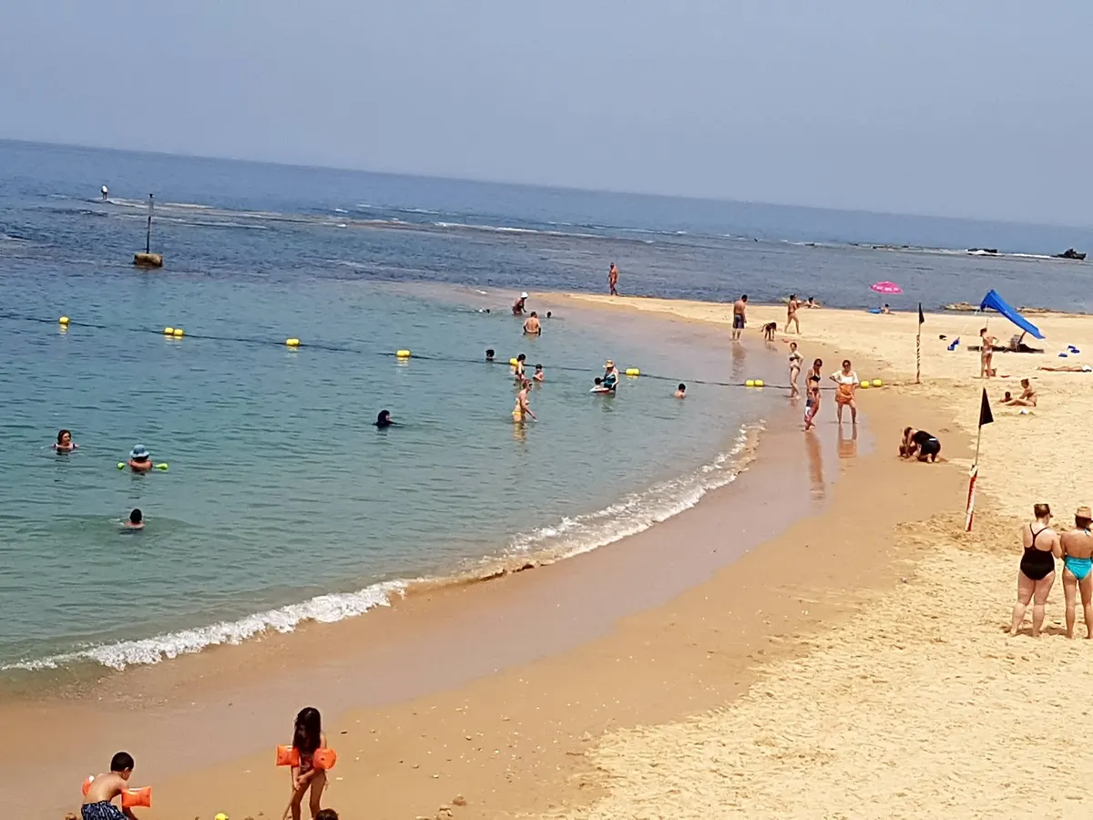 Plage de Giv'at 'Aliyah à Yaffo: un point café de saison froide