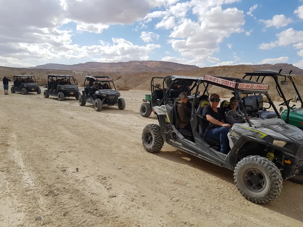 Le désert sauvage – randonnées en riders, en jeeps et en quads