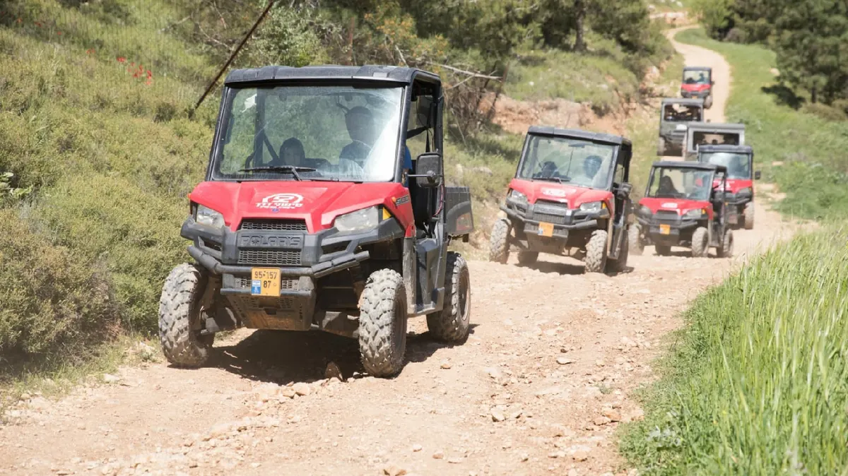 Loueurie Jeep: découvertes et expériences en plein air: excursions en jeep et activités de terrain dans le Bloc d'Etsion et le désert de Judée