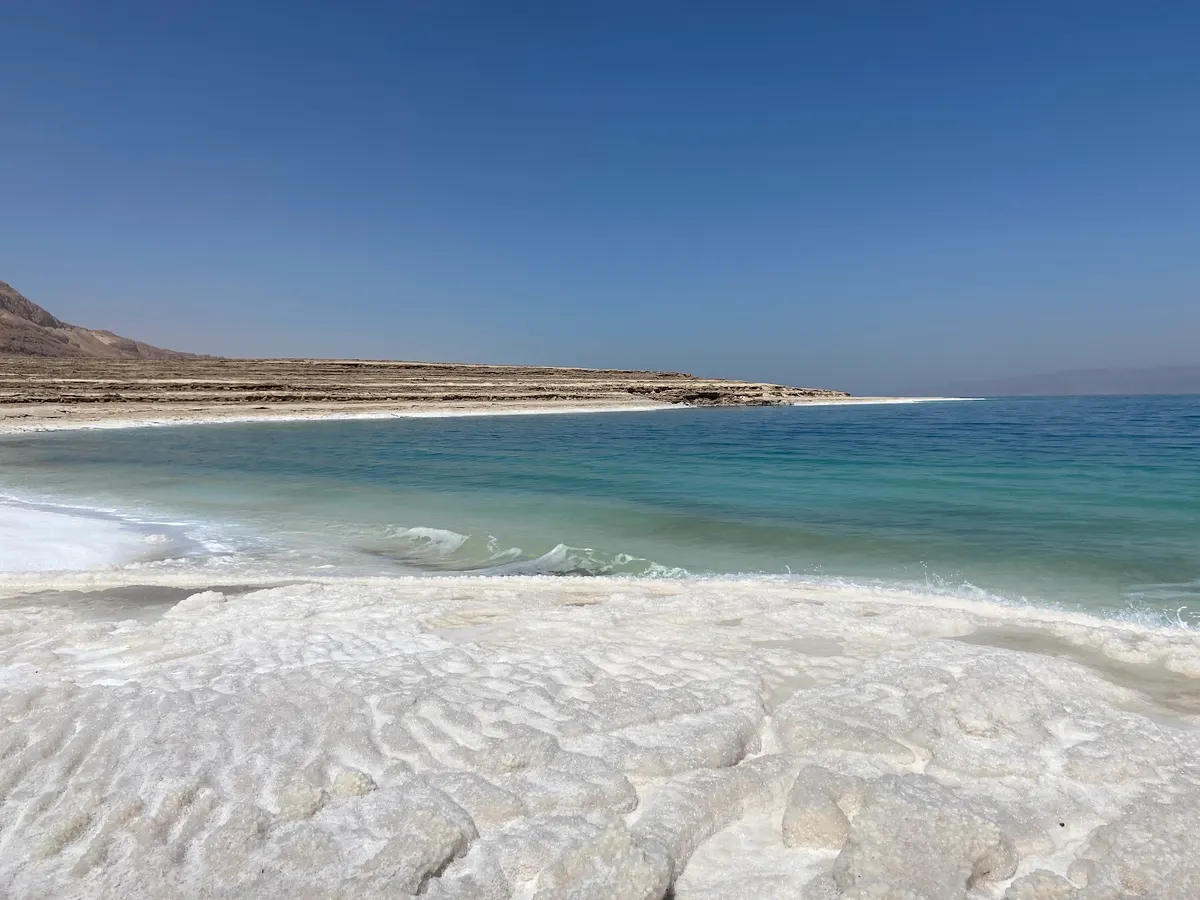Ein Kedem: sources chaudes dans la mer Morte