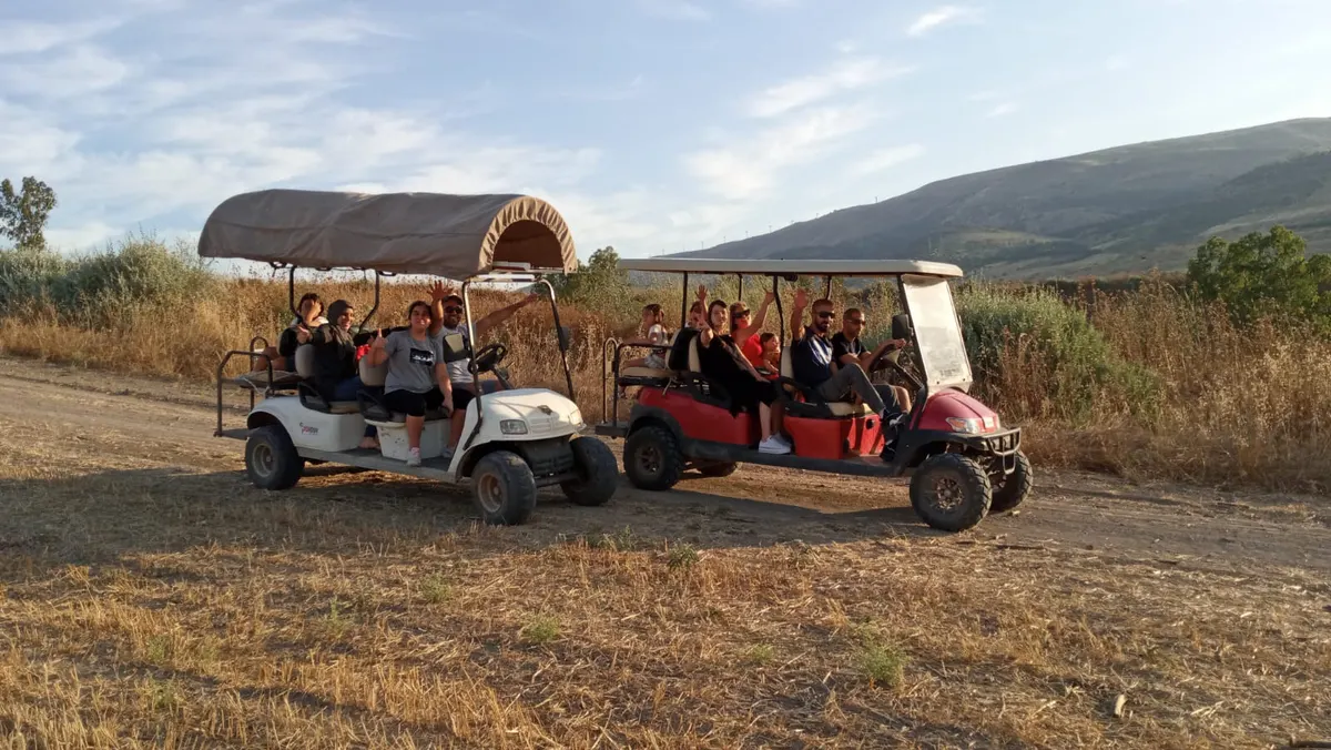 Les chars du Jourdain: sorties en club-car