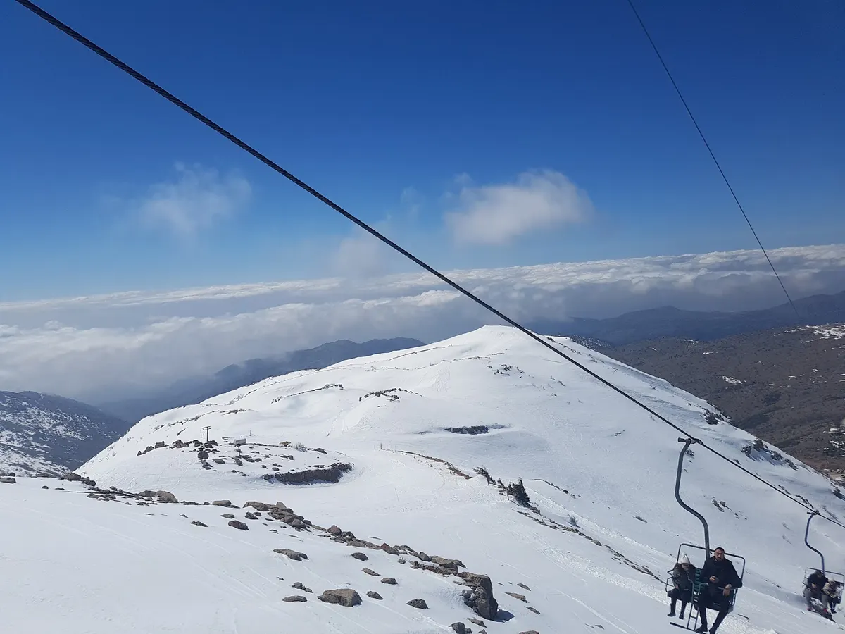 Téléphérique avec cabines au Mont Hermon.