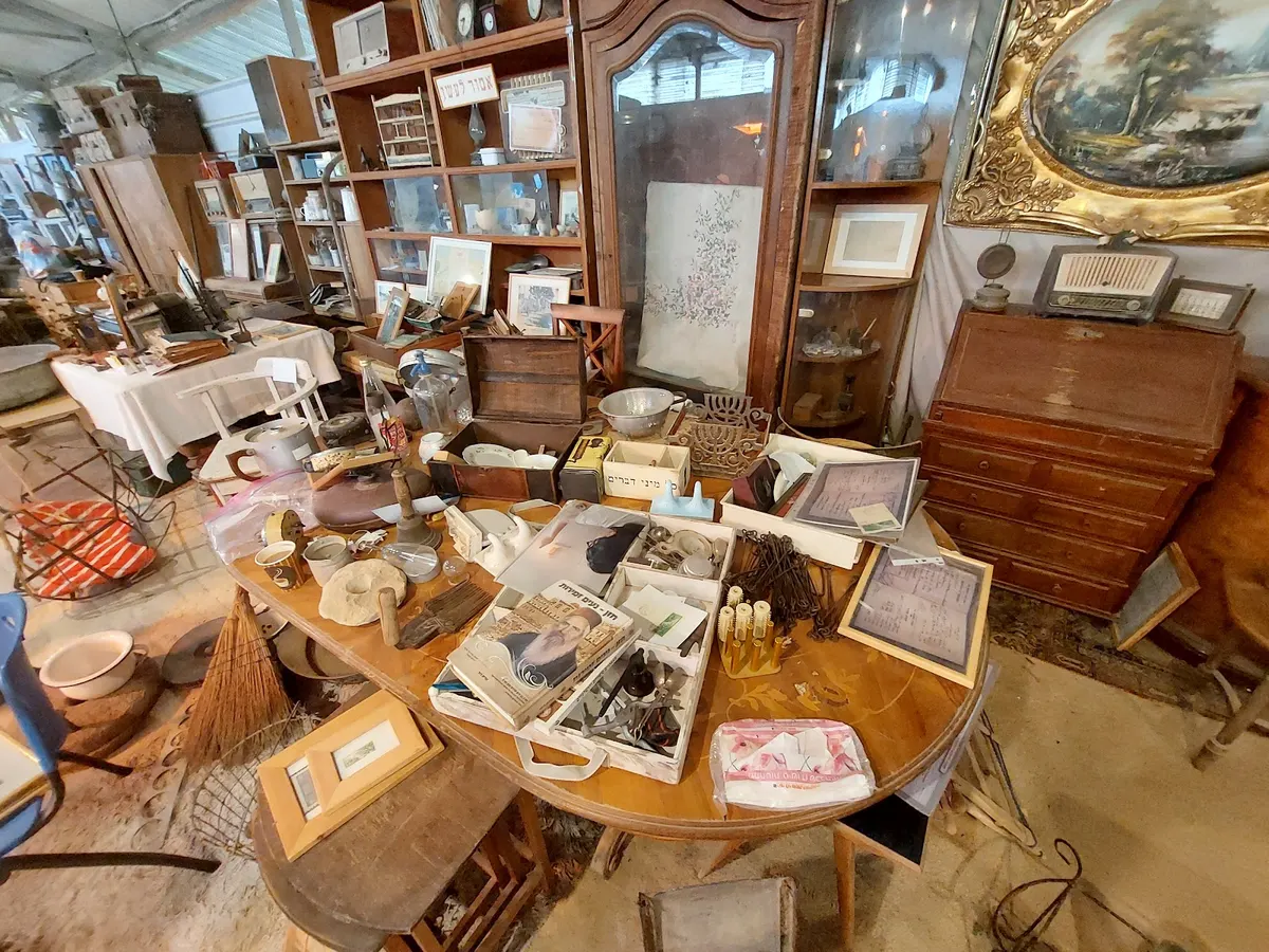 L'entrepôt du grand-père — Objets et histoires au parfum nostalgique